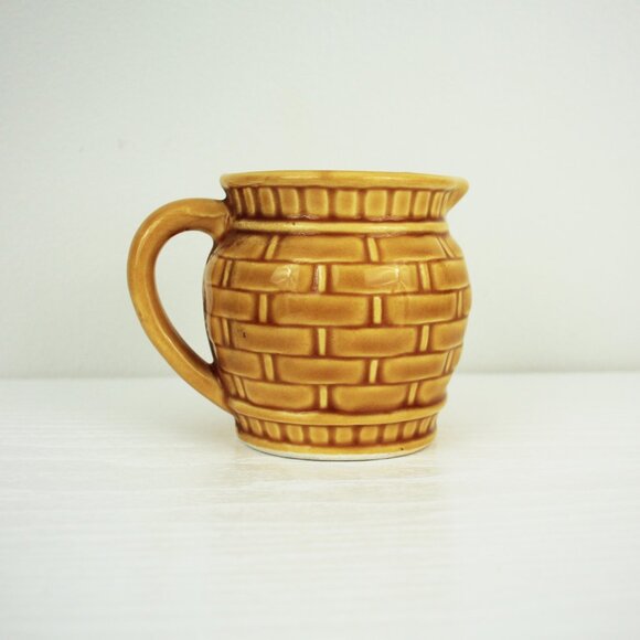 Vintage Measuring Cups, Mustard Brown Embossed with Fruit Motif, Made in Japan - Picture 8 of 11